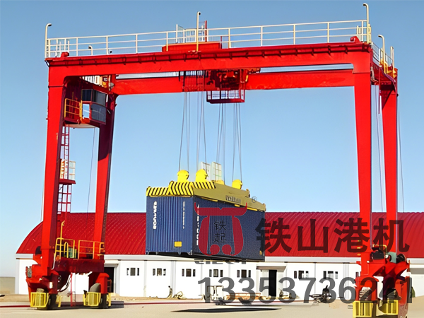 江蘇南通輪胎式集裝箱龍門(mén)吊廠家起重機(jī)高效智能靈活暢運(yùn)